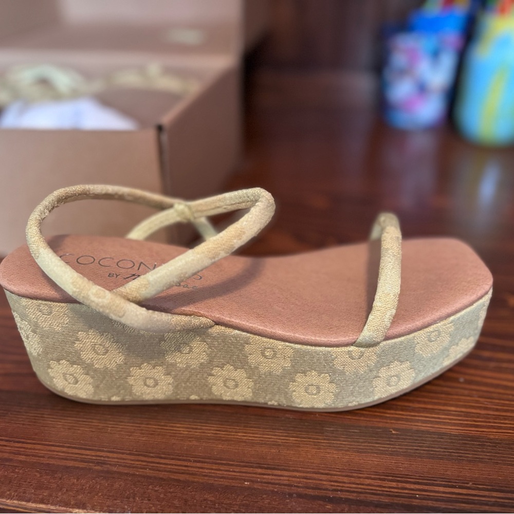 Coconuts by Matisse Beige Floral Platform Sandals